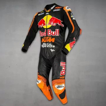 Brad Binder Red Bull KTM 2024 replika racedrakt, venstre profil, andre vinkel