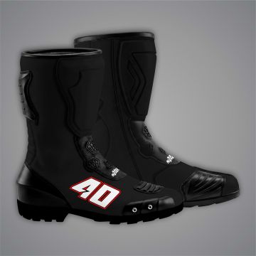 Darryn Binder 2022 matching boots