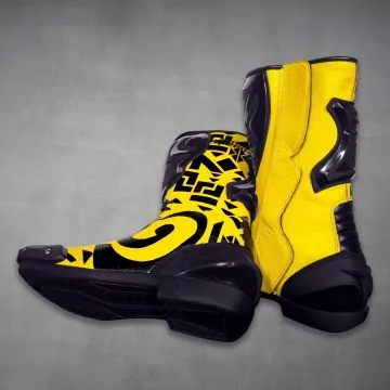 Bottes de course jaunes assorties Bagnaia 2023, vue de dos