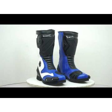 Blaue Bikerstiefel