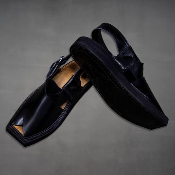Kaptaan Chappal Cuero Negro
