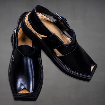 Cháppal de cuero Kaptaan negro