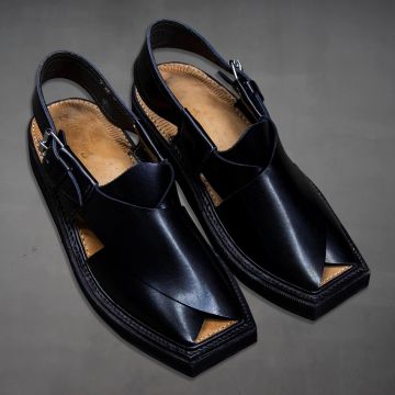 Cháppal de cuero Kaptaan negro