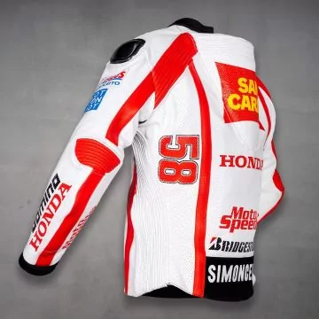 Rød og hvit Honda MotoGP-jakke, skrått bakfra fra venstre