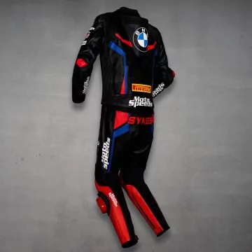 トム・サイクス BMW モトラッド レプリカスーツ 左斜め後ろ