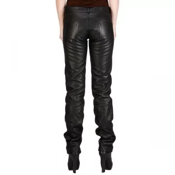 Jeans de cuero negros para mujeres con pantorrillas anchas