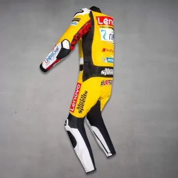 Combinaison de course Ducati jaune Bagnaia, vue de profil gauche