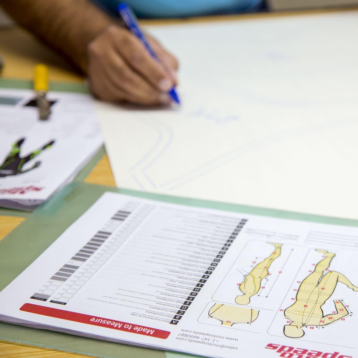 Maßgefertigte Lederbekleidung